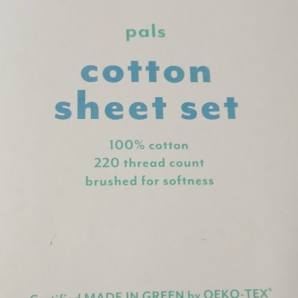 Pillowfort Pals Cotton Sheet Set Includes Flat Sheet, Fitted Sheet 2 Pillowcases - Picture 2 of 8